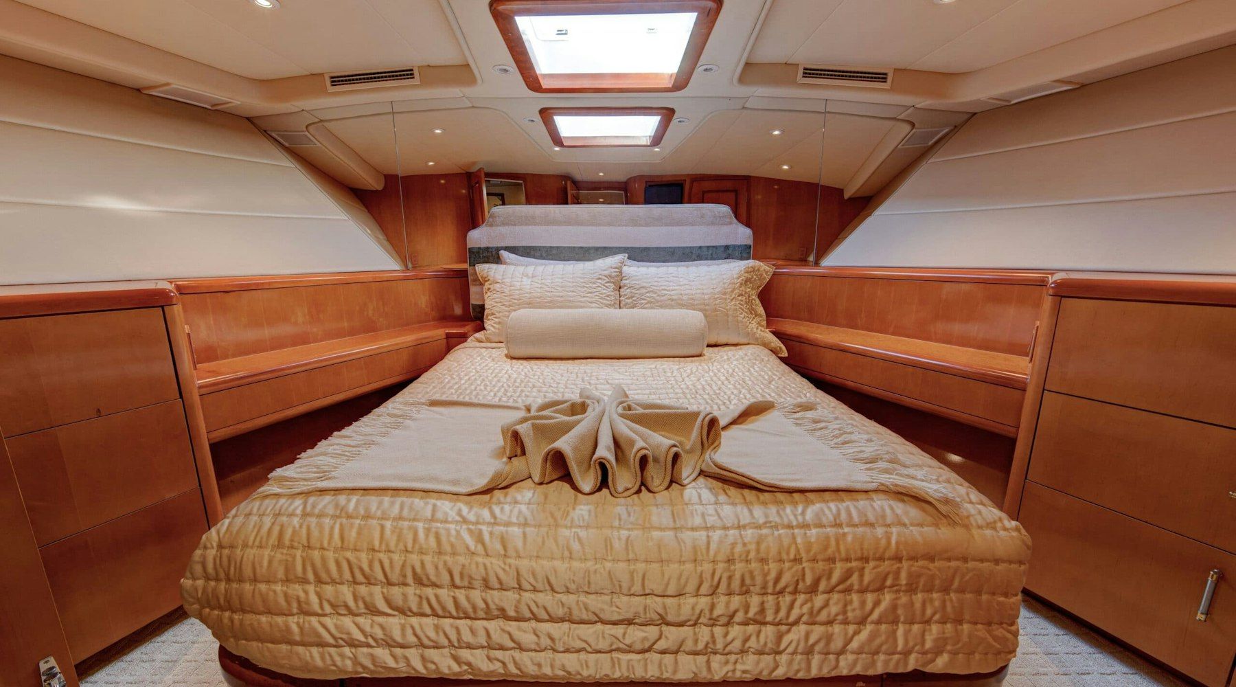 Interieur van de Hatteras 90 SIR JON II