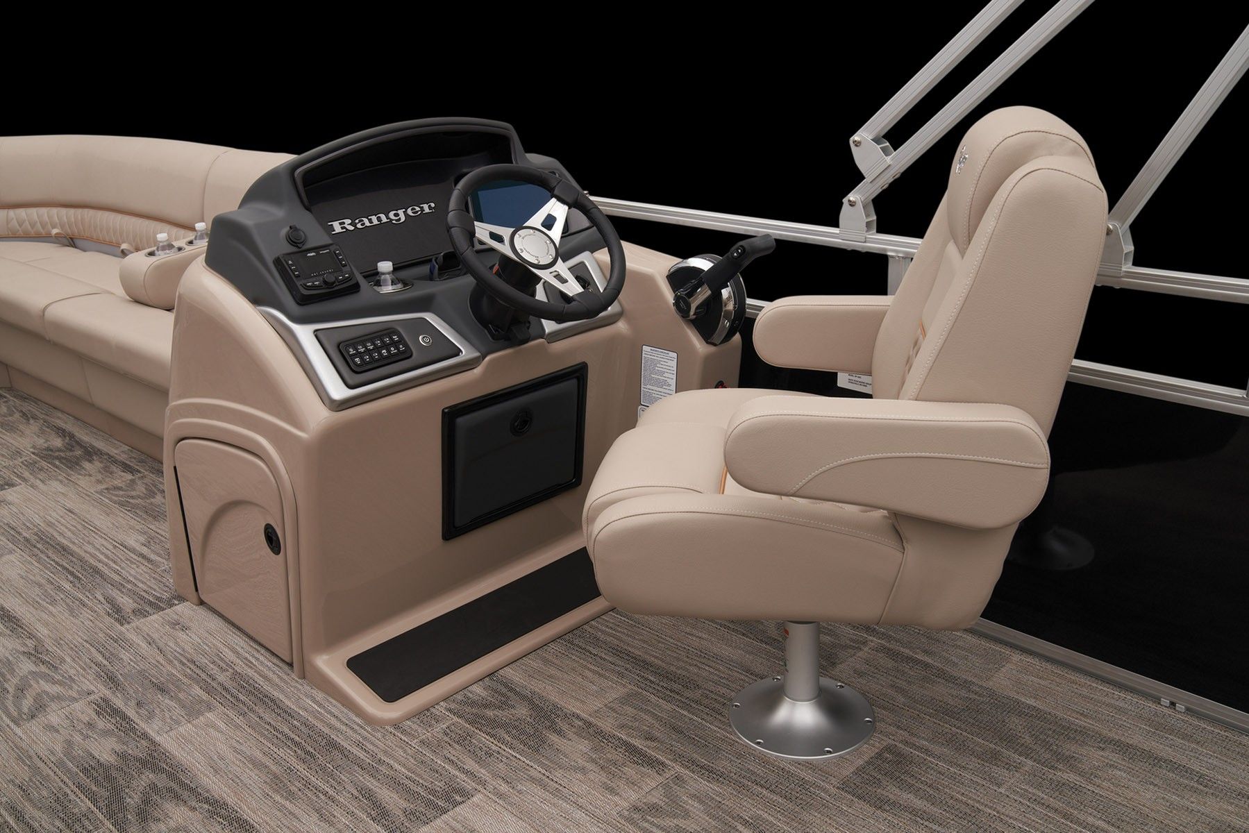 Intérieur du Ranger 220C