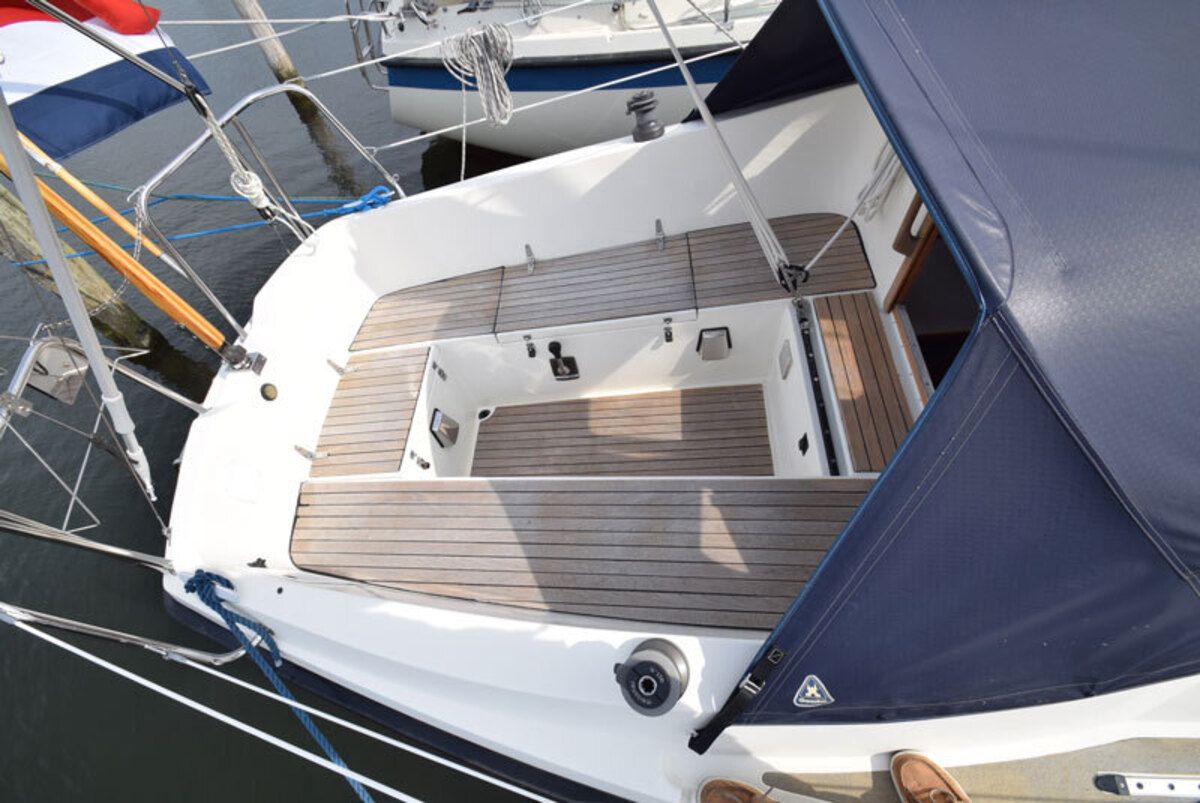 Hurley 800 Exterior