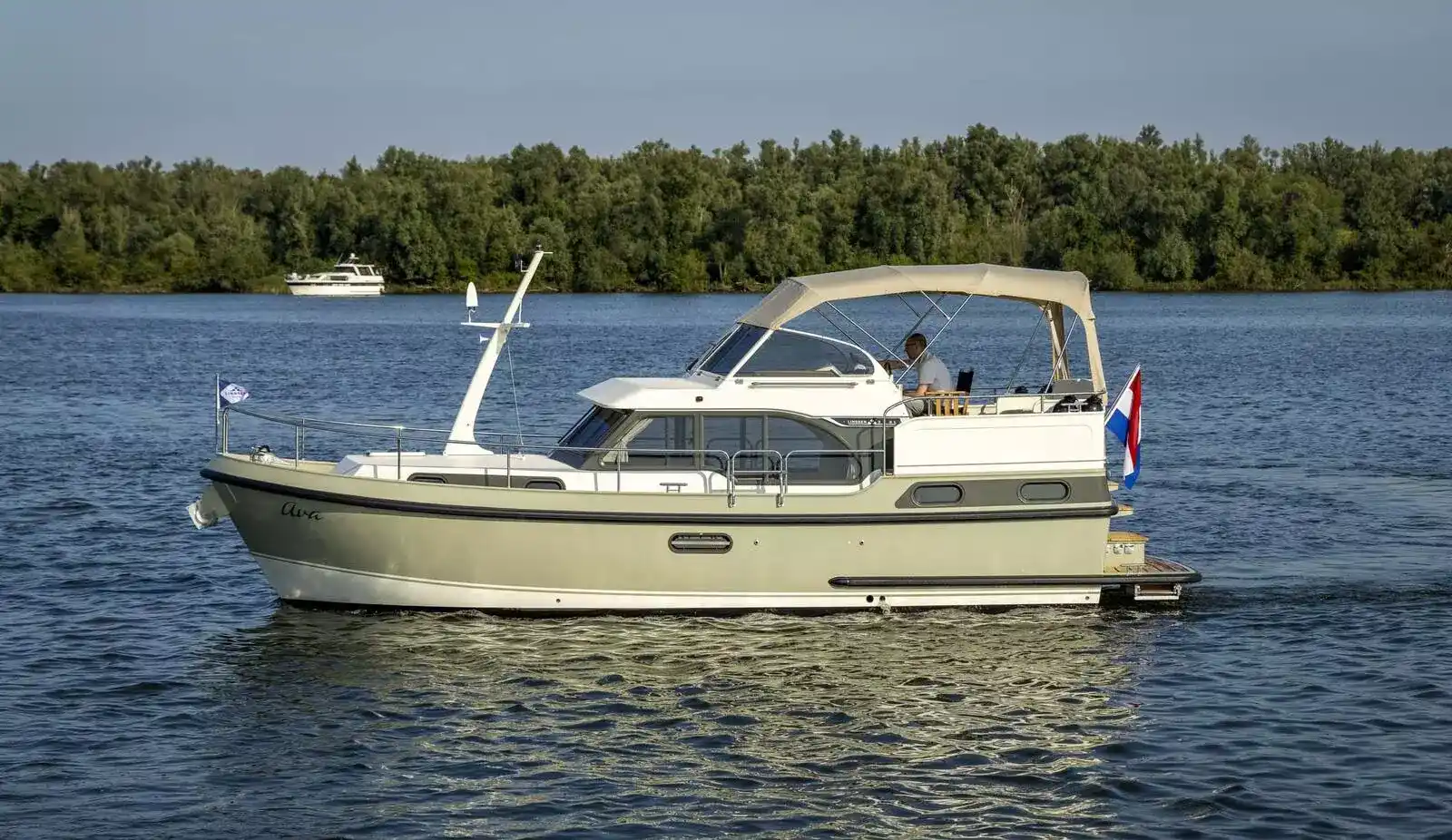 Esterni del Linssen 30 SL AC