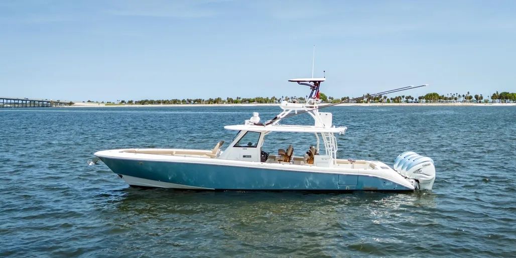Everglades Boats 435CC