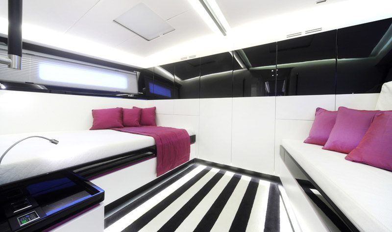 Maxi Dolphin MD100 Nomad IV Interior