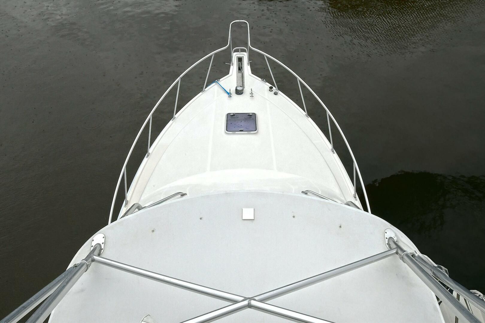 CABO 35 Express Exterior
