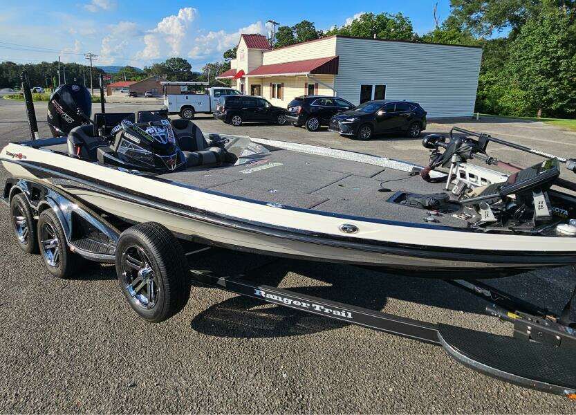 Ranger Z520L Exterior