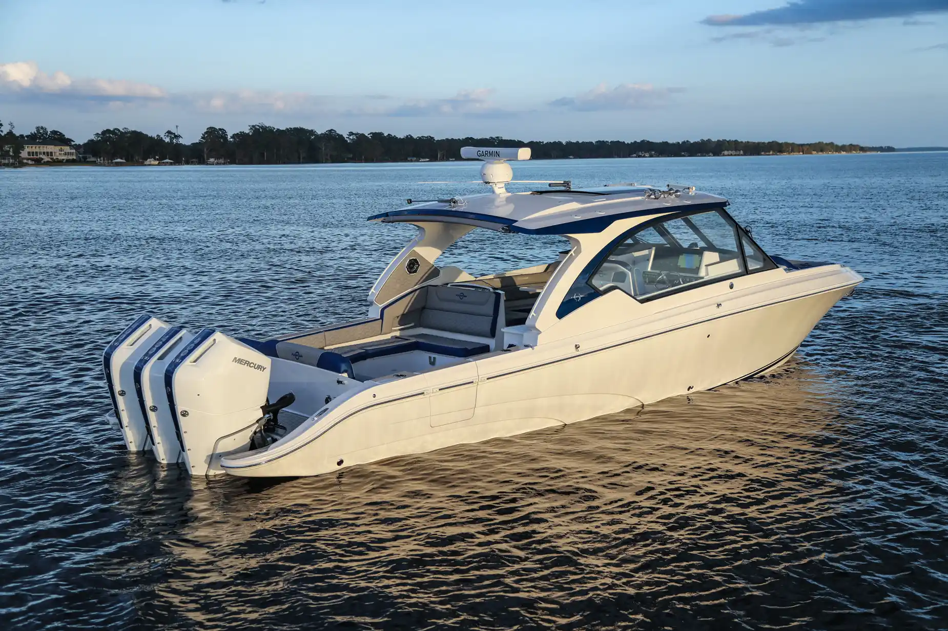 Fountain Powerboats 39 DX Exterior