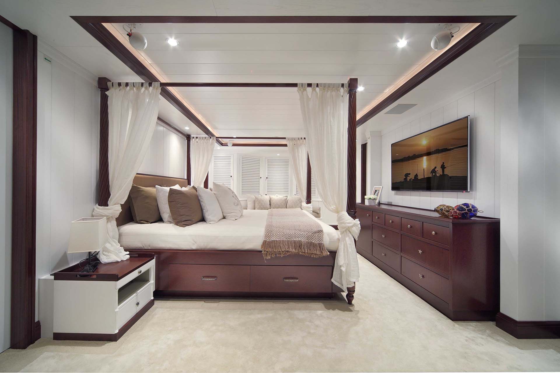 CRN Navetta 43 Interior