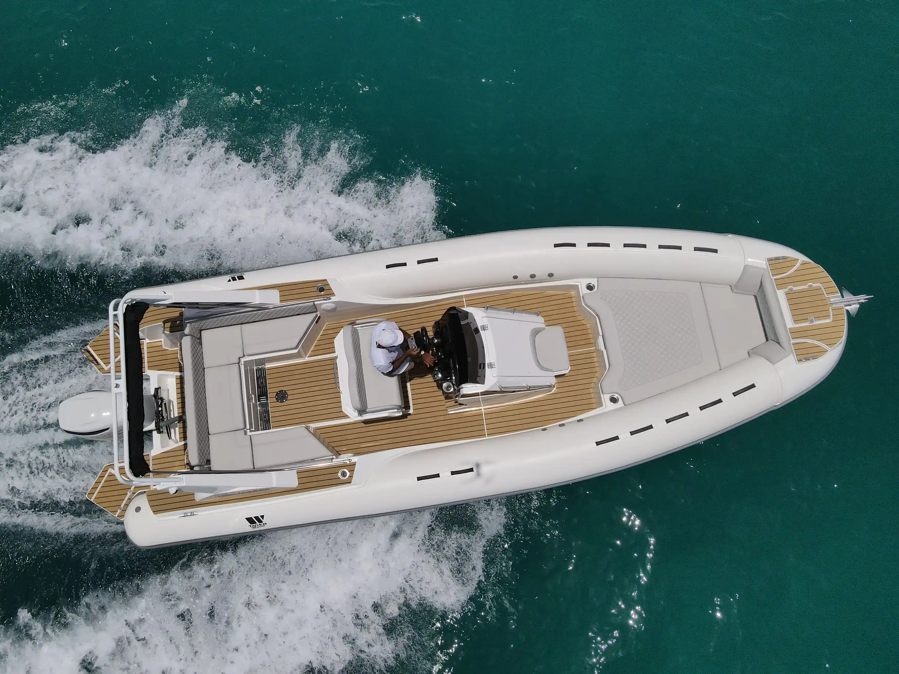 Tiger Marine TopLine 850 Exterior