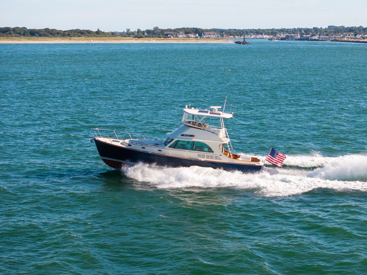 Hinckley Yachts Talaria 48 Flybridge