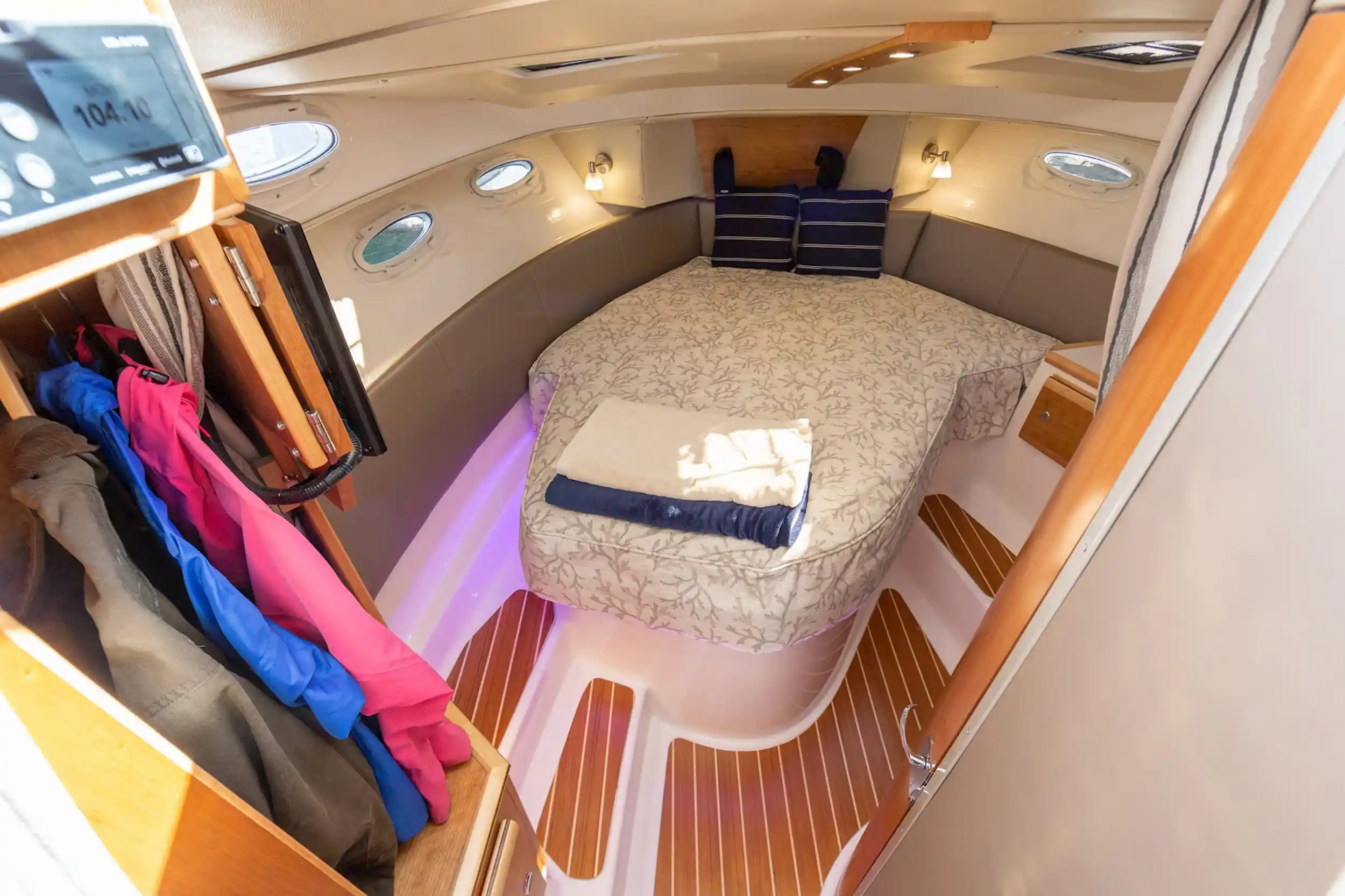 Interior del Cutwater 32 Coupe