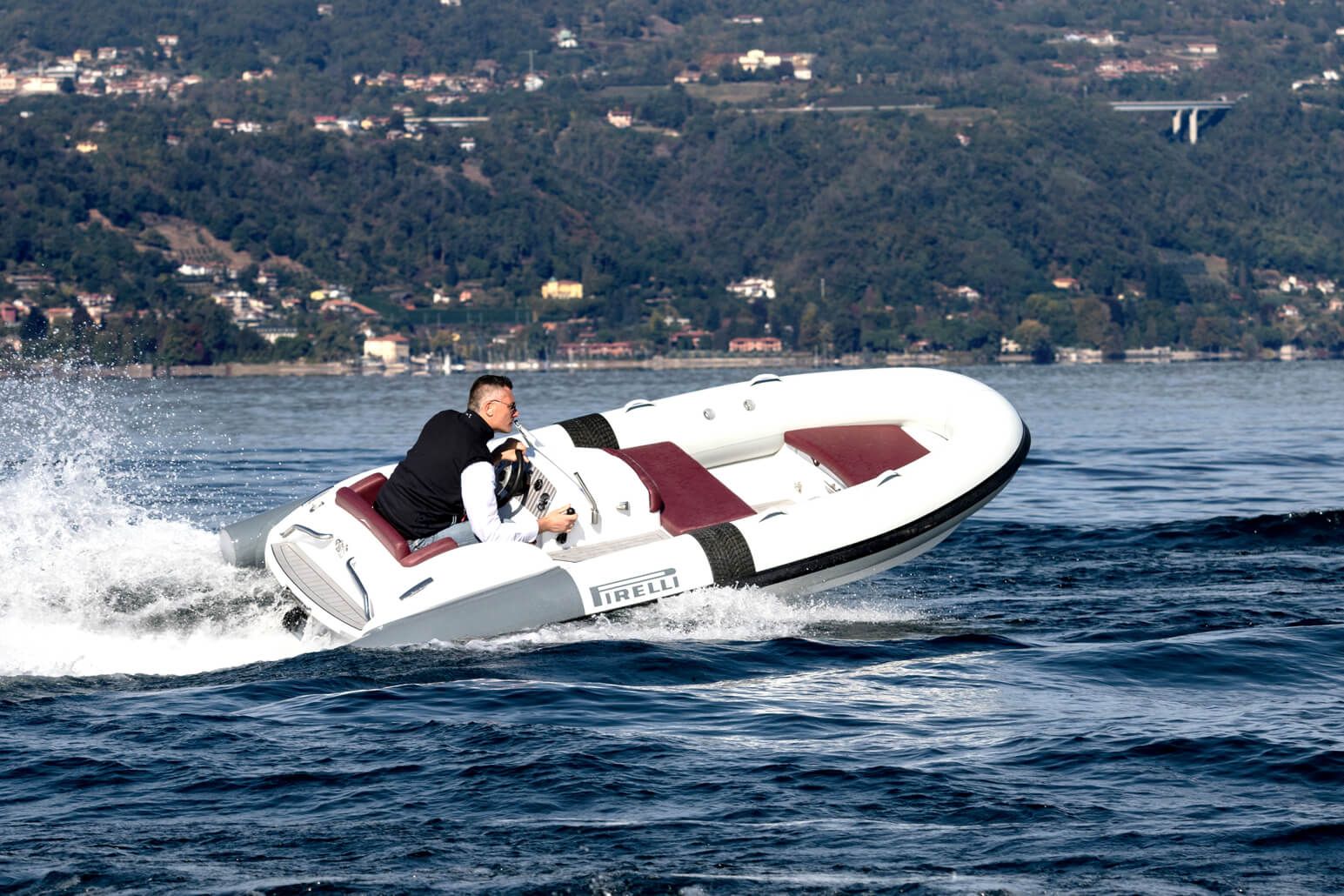 Exterior del Pirelli Speedboats J39