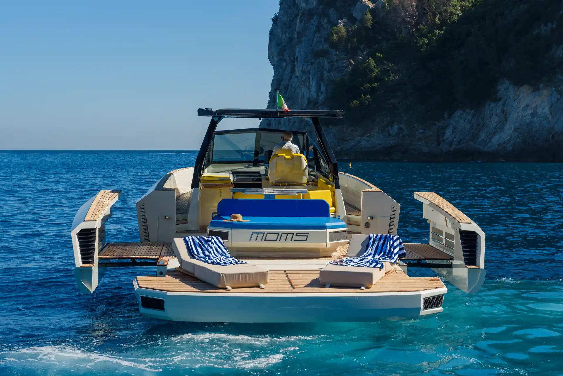 Außenbereich der Evo Yachts R4 XT
