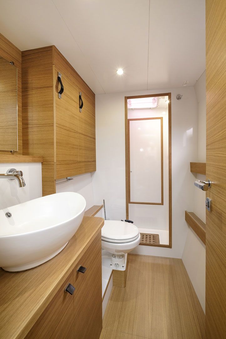 Interior del Comar C-Cat 48