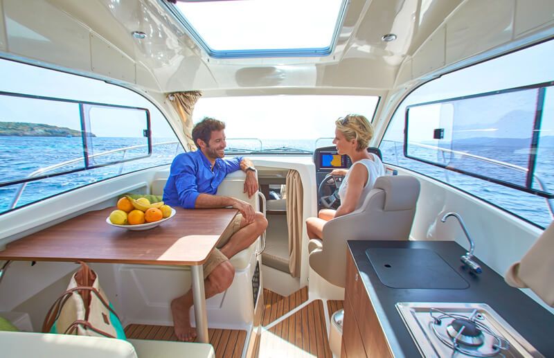Quicksilver Activ 755 Weekend Interior