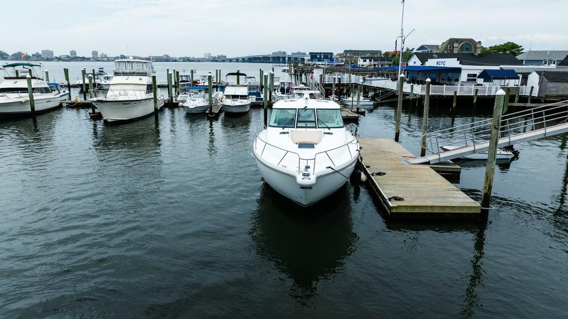Außenbereich der Tiara Yachts 4300 Sovran