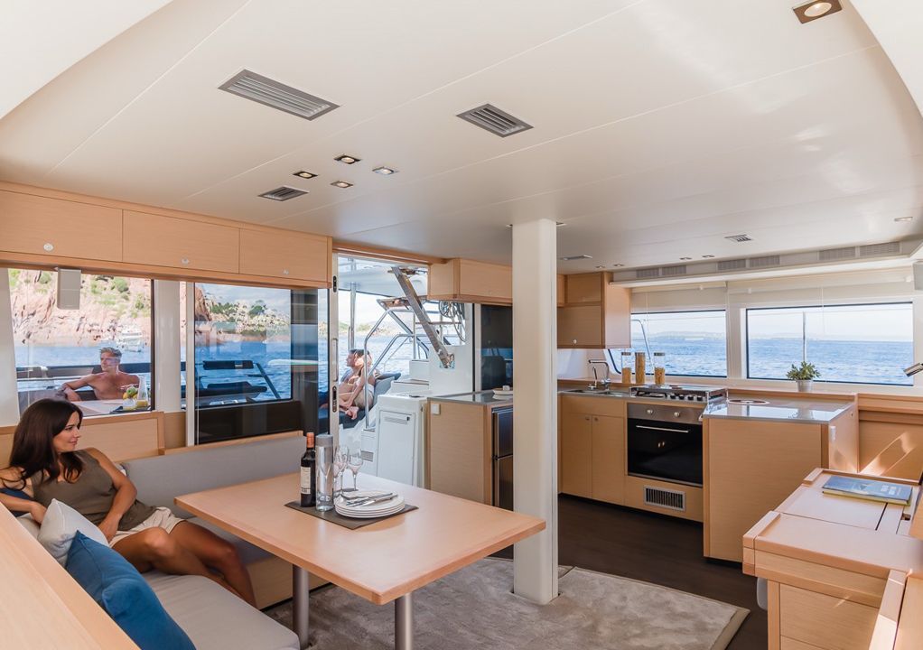 Intérieur du Lagoon 52 S