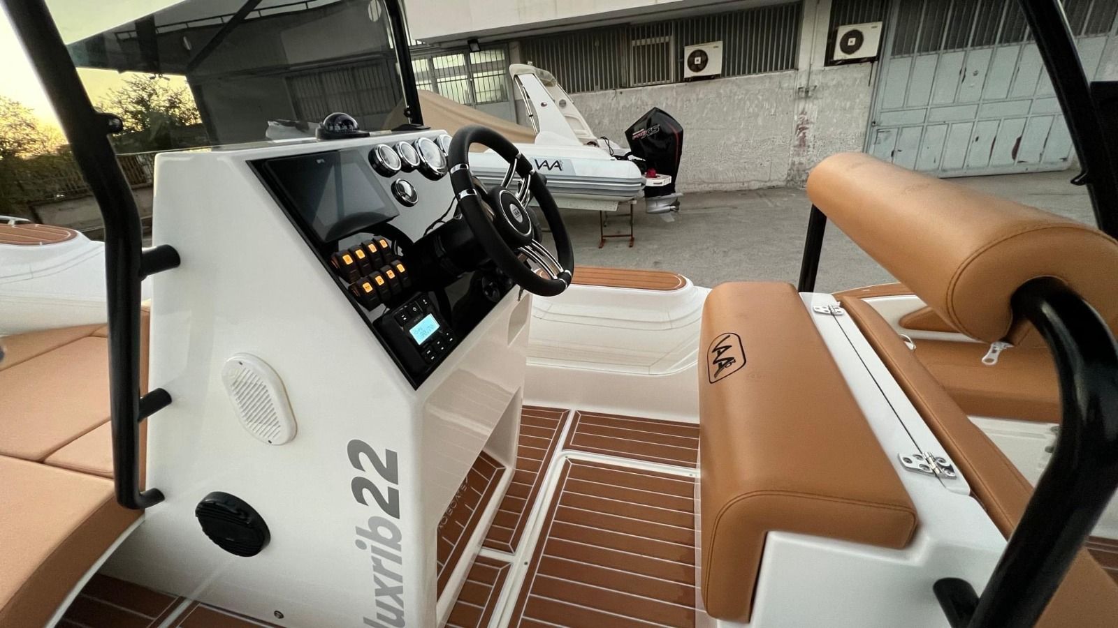 Aqvaboats Luxurib 22 Interior