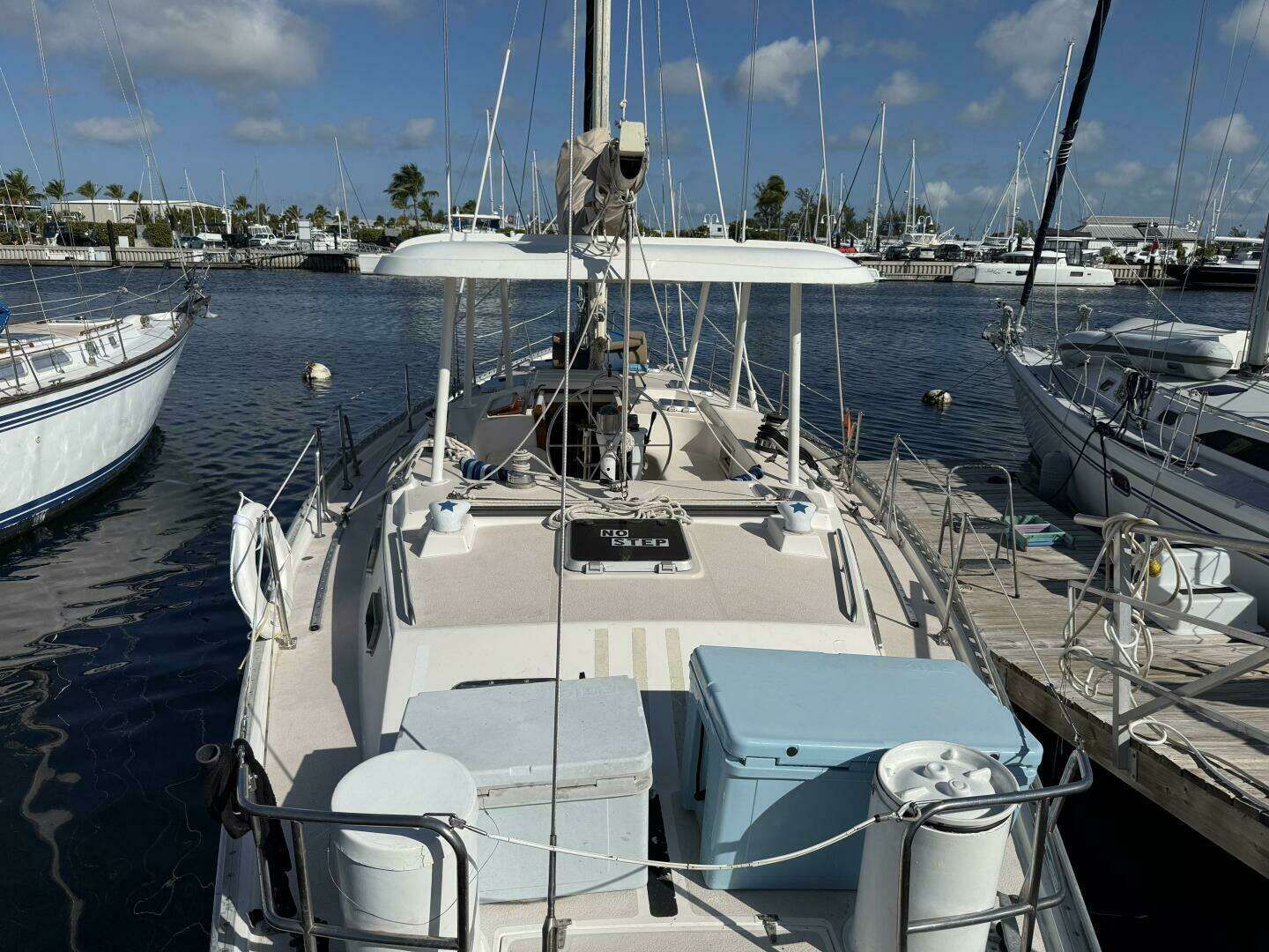 Catalina Yachts Morgan 44 Exterior