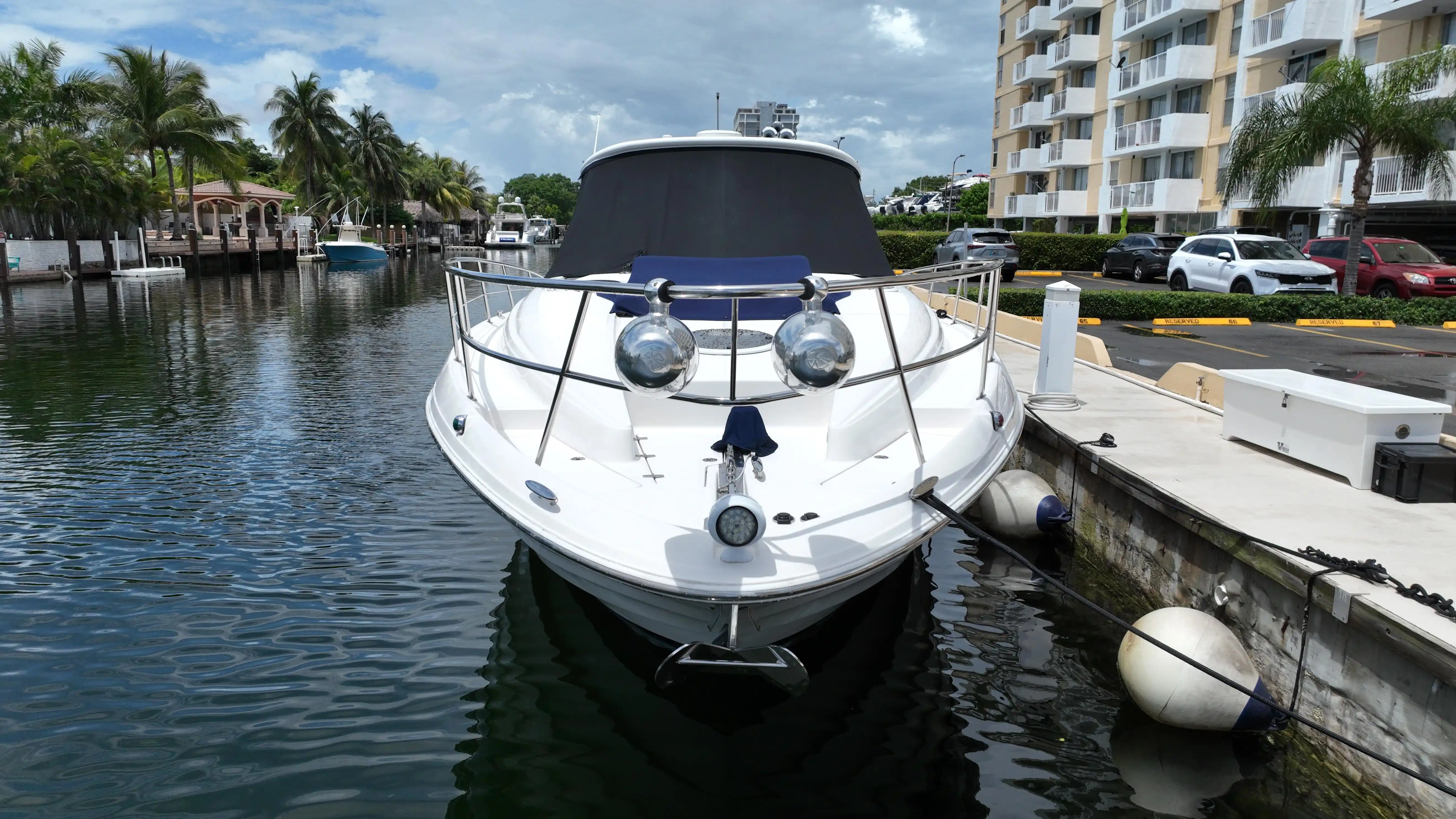 Exterior del Regal 4460 Commodore