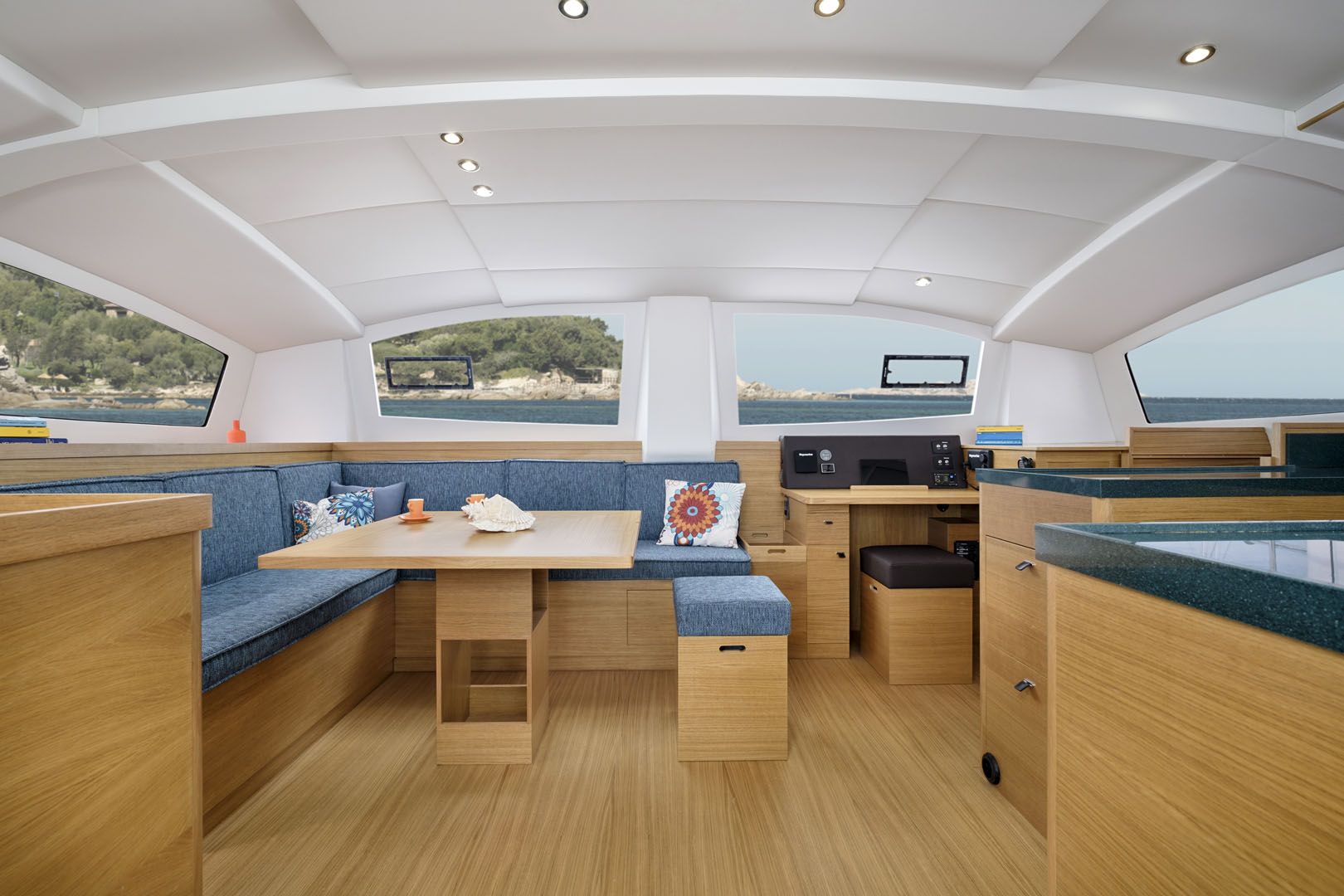 Interior del Comar C-Cat 48