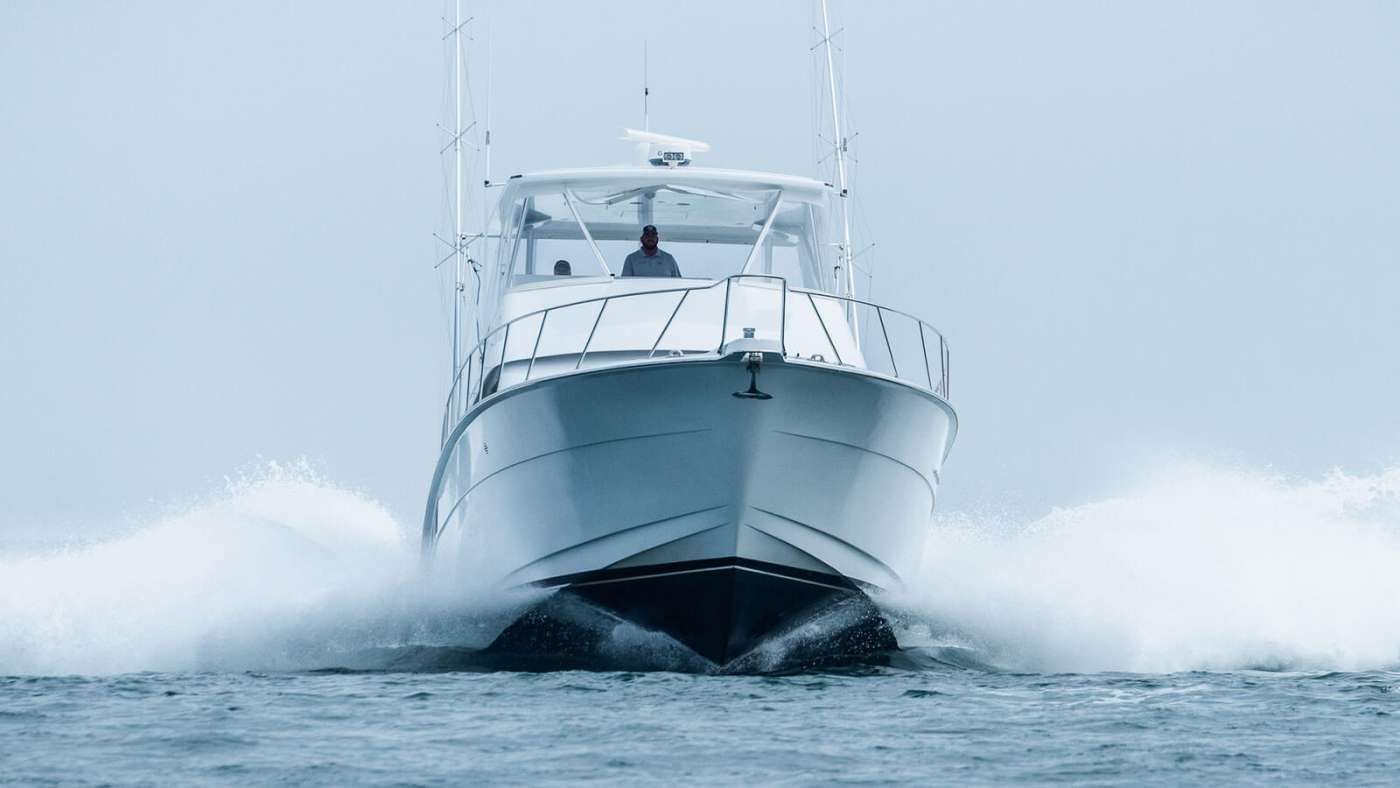 Hatteras 60 Convertible Exterior