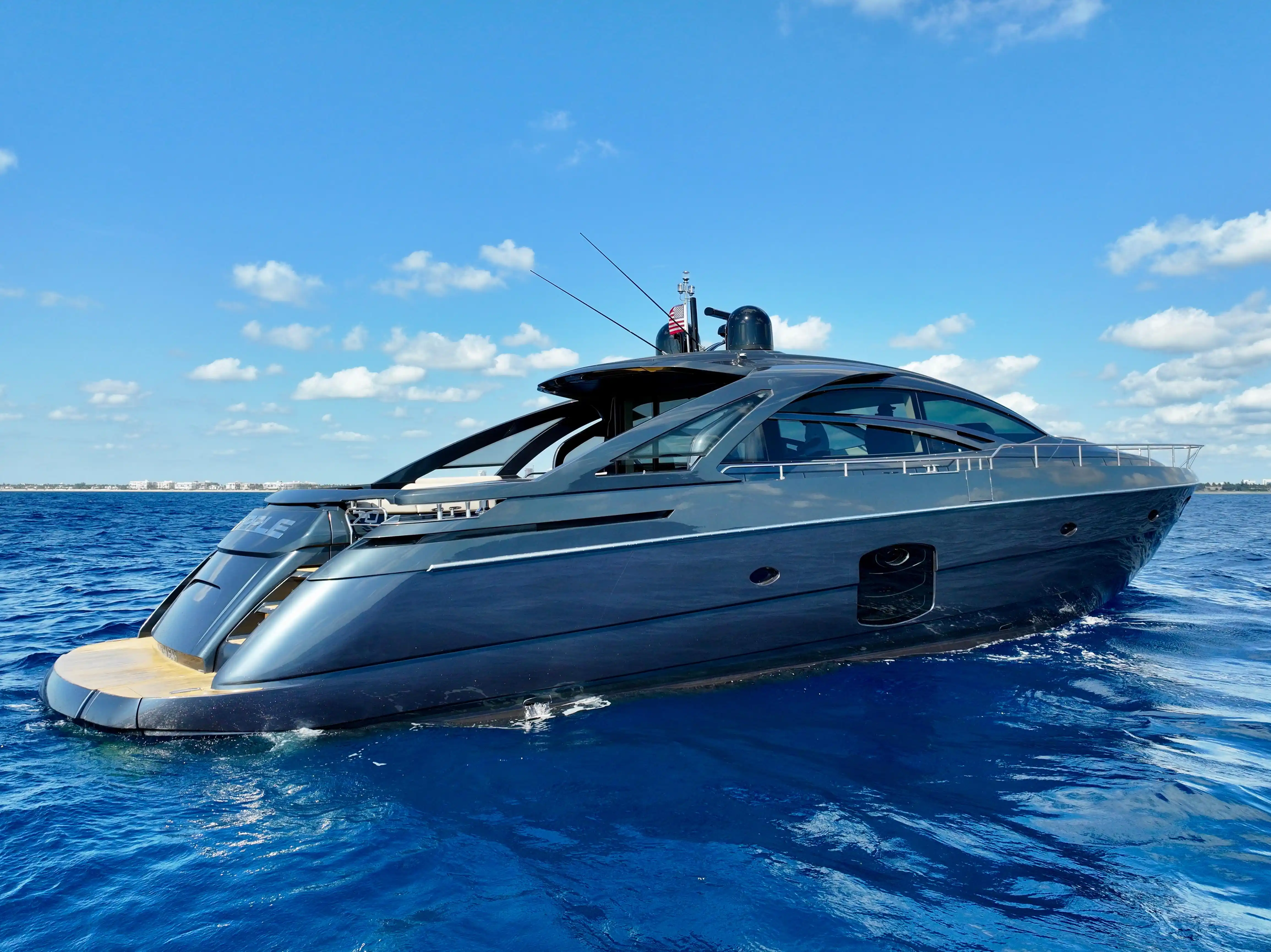 Esterni del Pershing 70