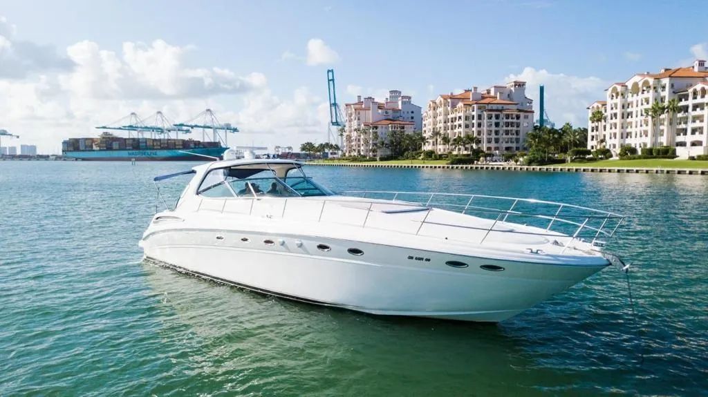 Exterior del Sea Ray Sundancer 510
