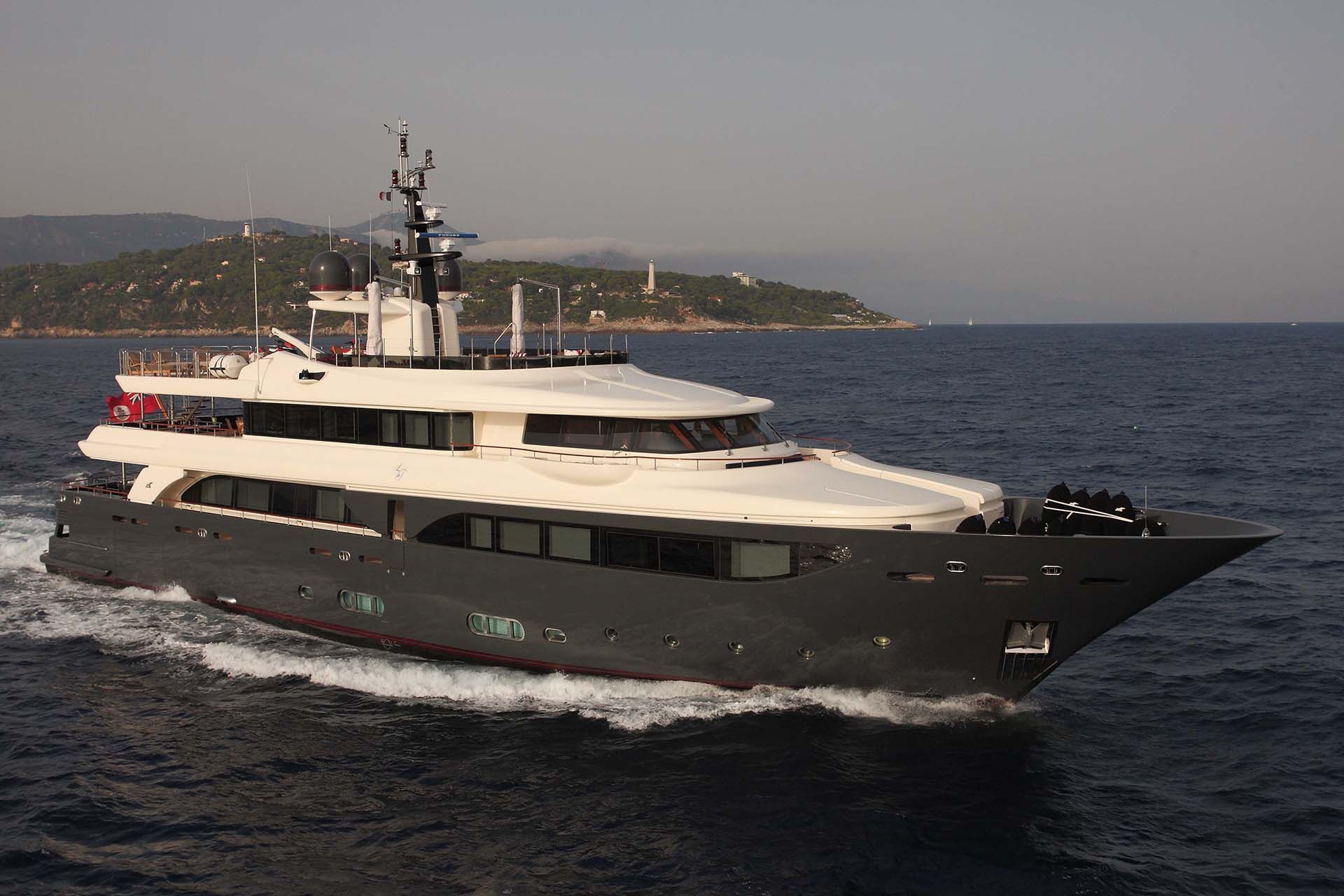 CRN Navetta 43 Exterior