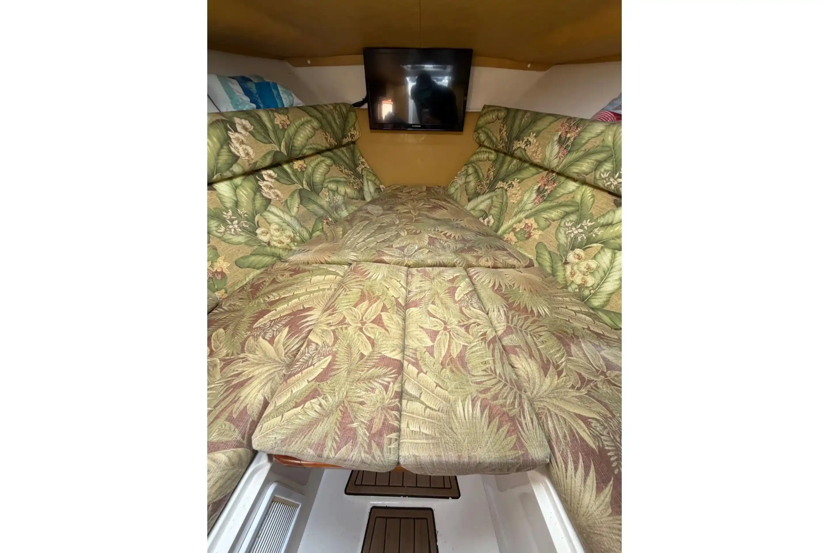 Interieur van de Jupiter 31 Cuddy