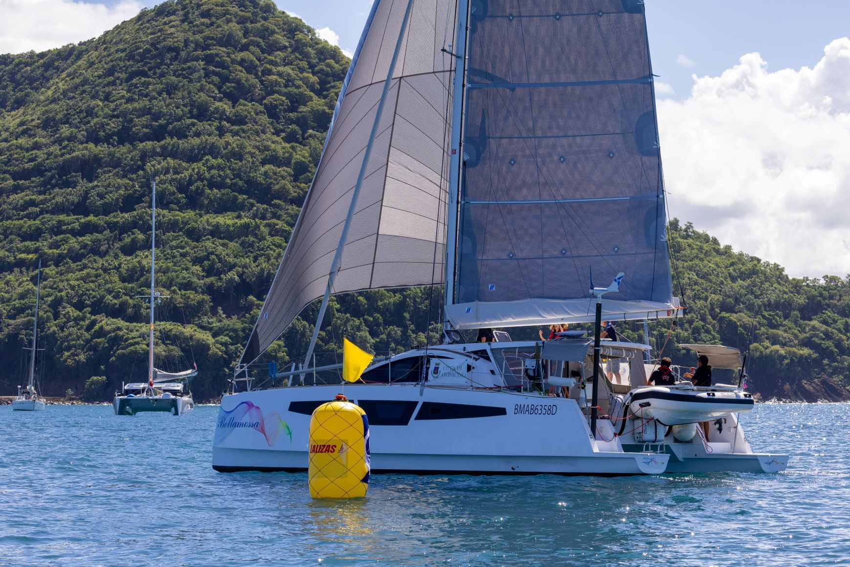 Comar C-Cat 38 Exterior