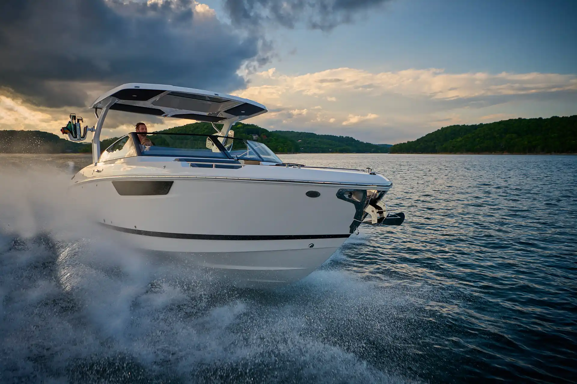 Cobalt Boats R31 Exterior