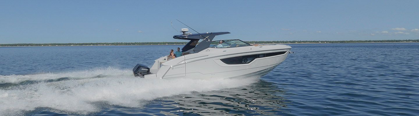 Cruisers Yachts 38 GLS OB Exterior