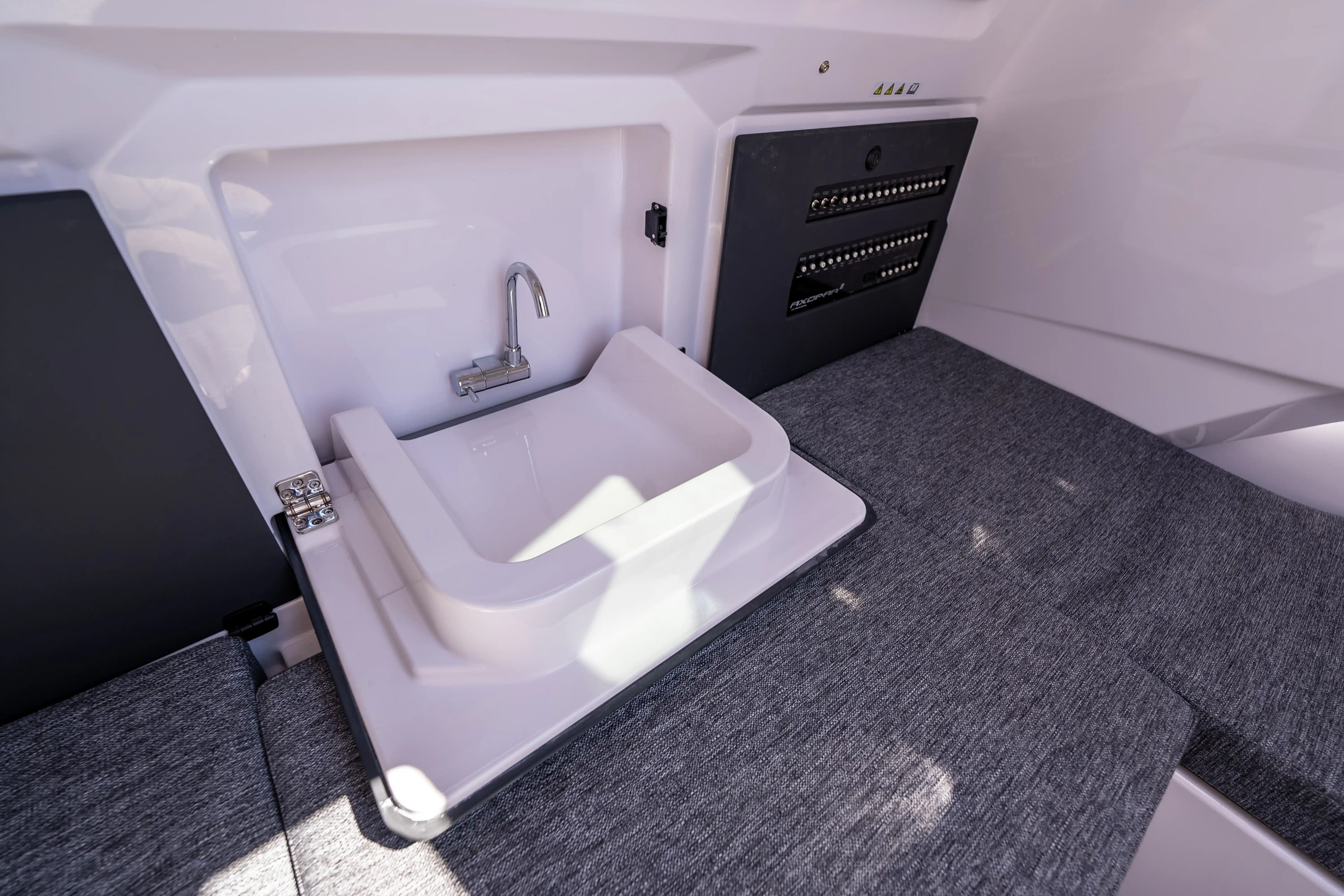 Axopar 29 Sun Top Interior