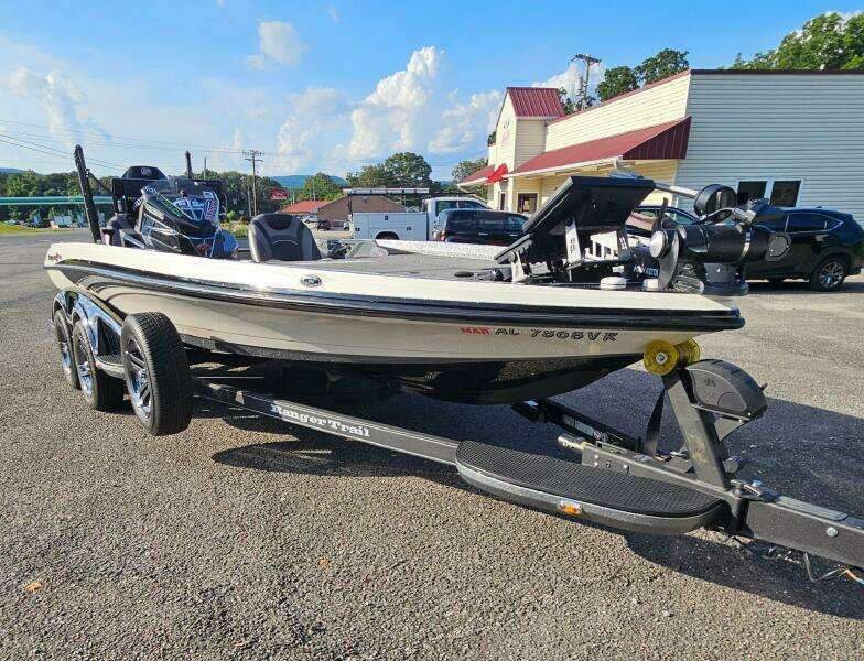 Ranger Z520L Exterior
