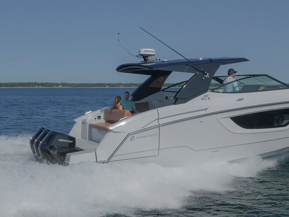 Cruisers Yachts 38 GLS OB Exterior