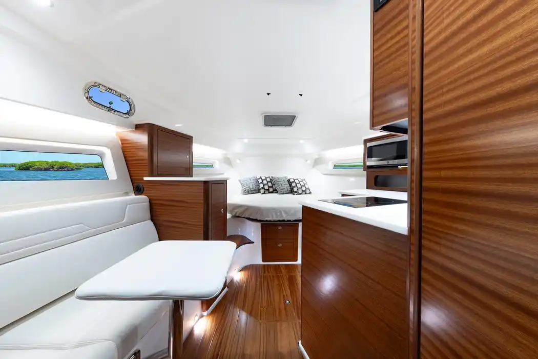 Intérieur du Pursuit OS 405