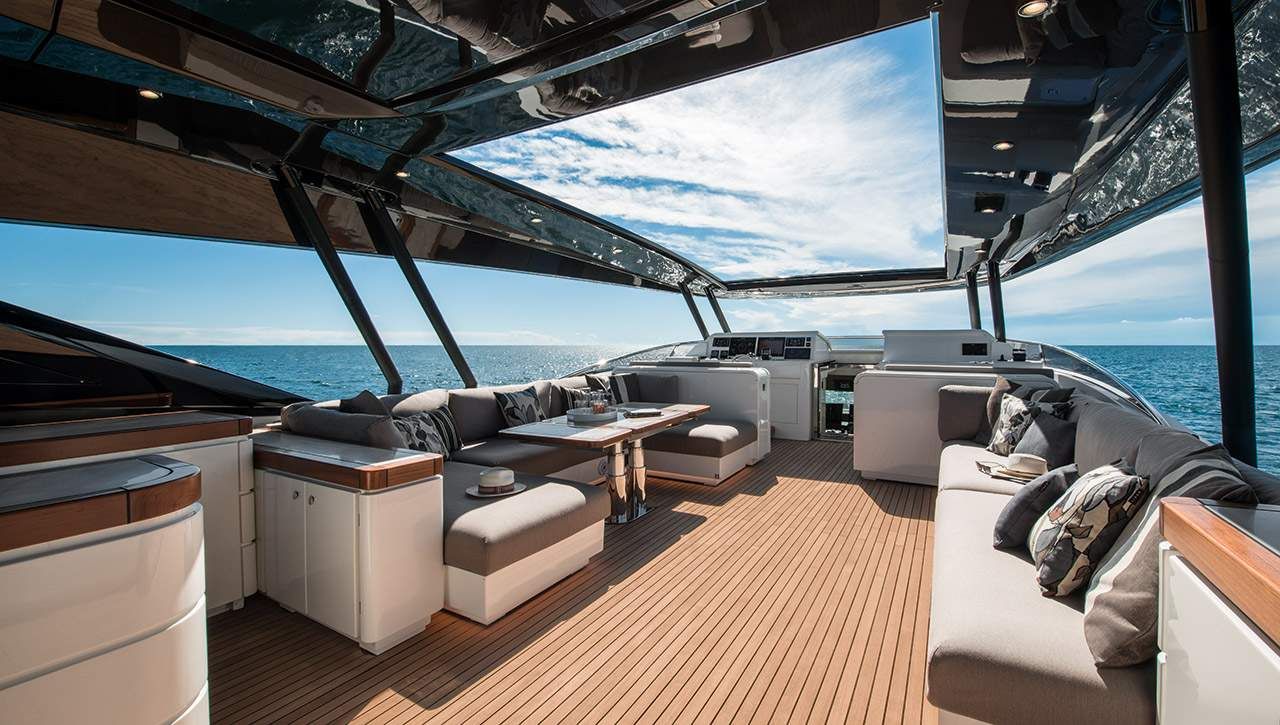 Außenbereich der Monte Carlo Yachts MCY 96