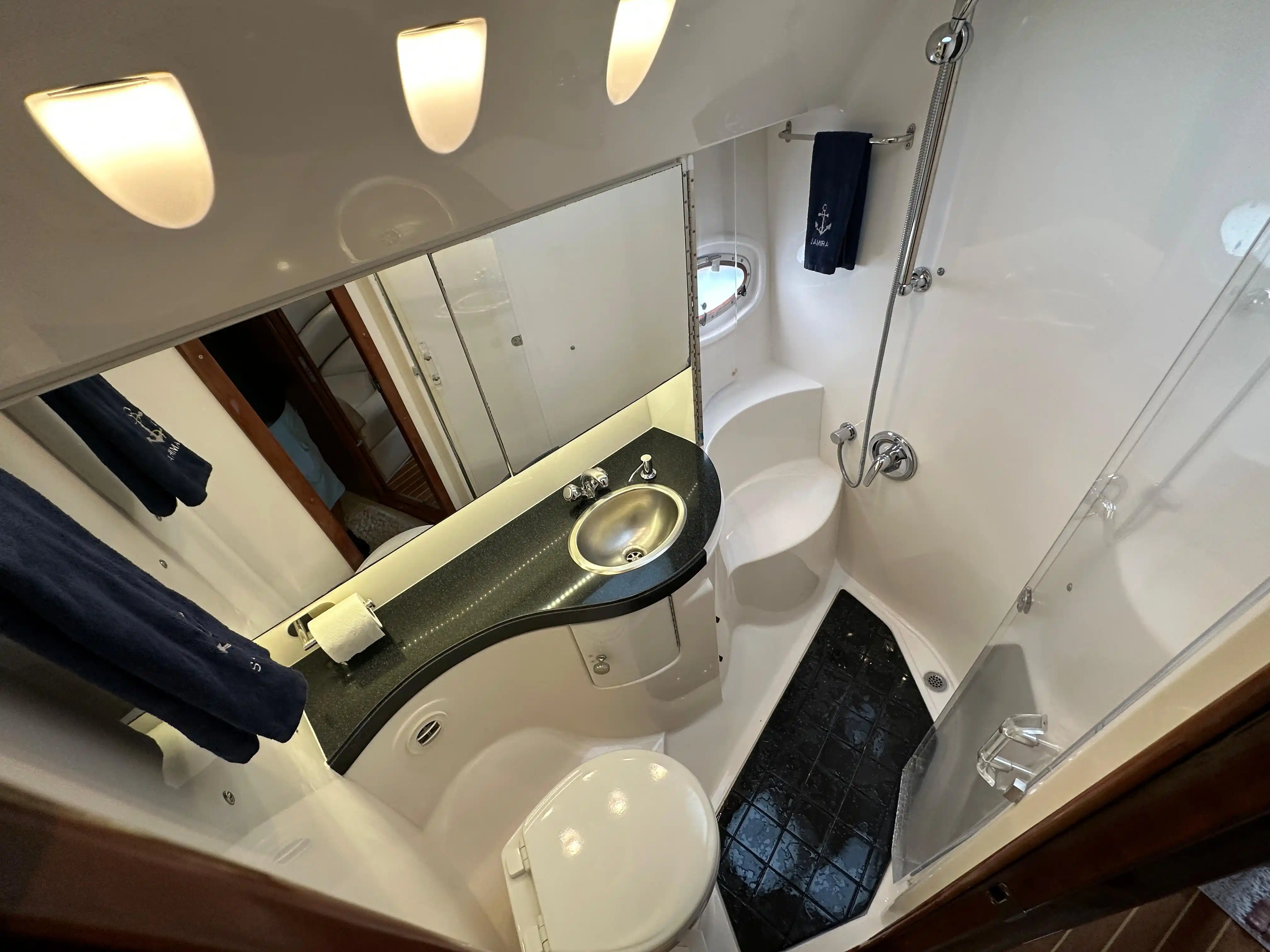 Interior del Regal 4460 Commodore