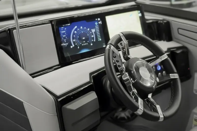 Interior del Vision Marine SPECTR 26