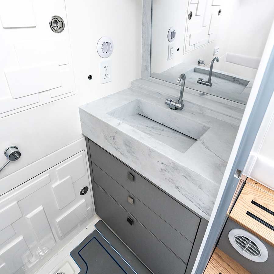 AMP American Marine Performance 433 Interior