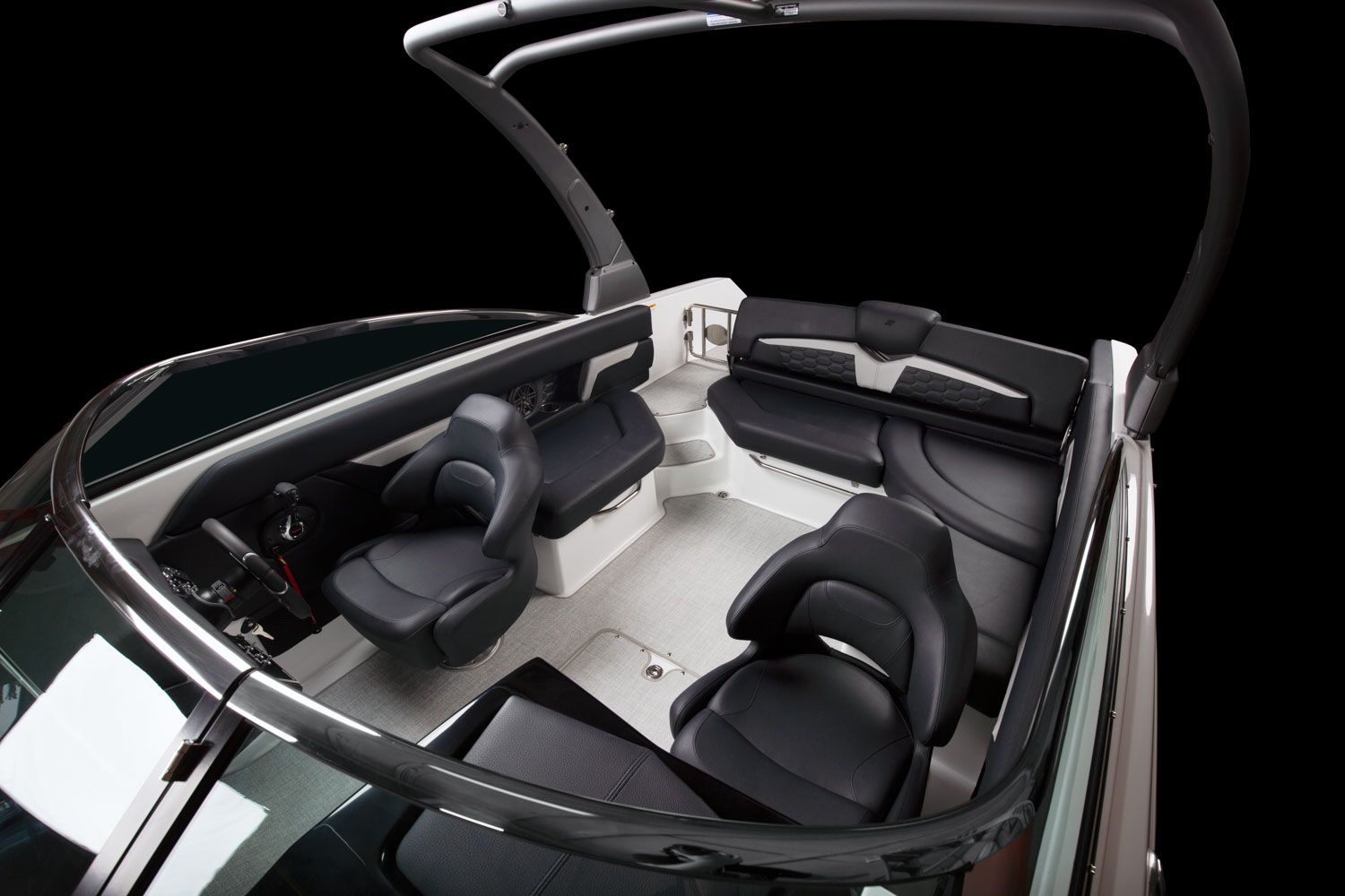 Four Winns HD5 Surf Interior
