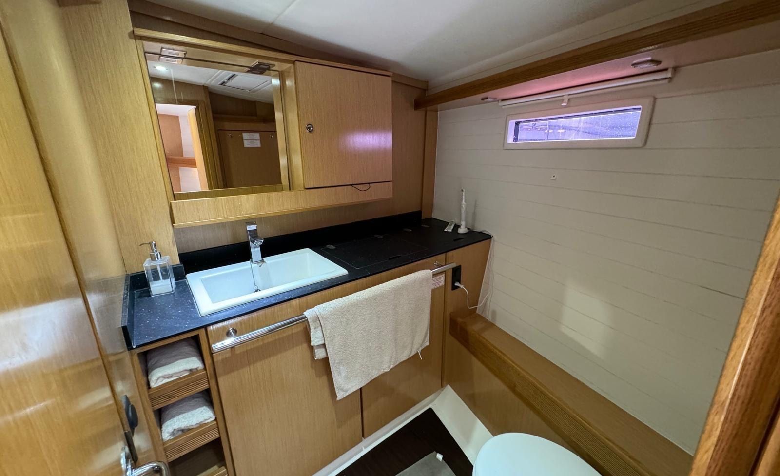 Interni del Bavaria Yachts Cruiser 55