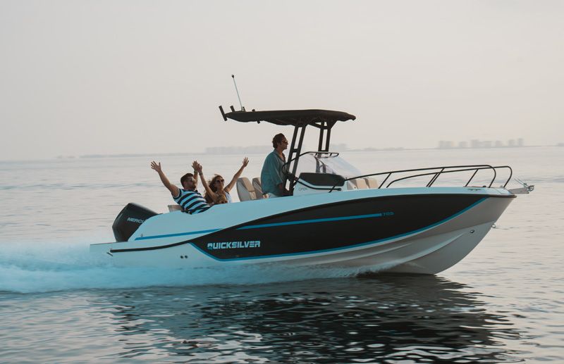 Esterni del Quicksilver 705 Open