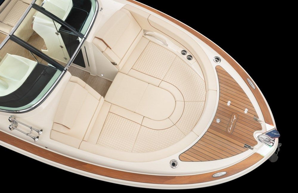 Chris-Craft Launch 31GT Interior