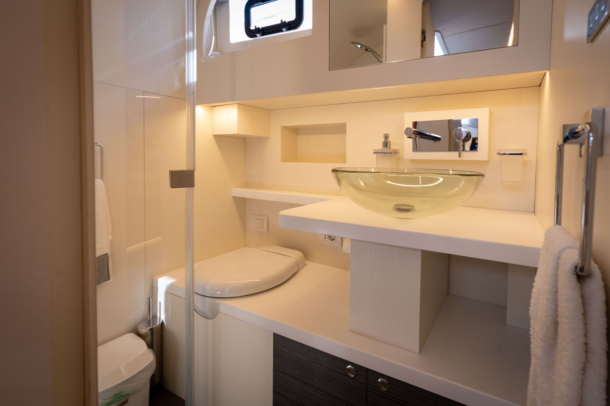 Domina 42 Walkaround Interior