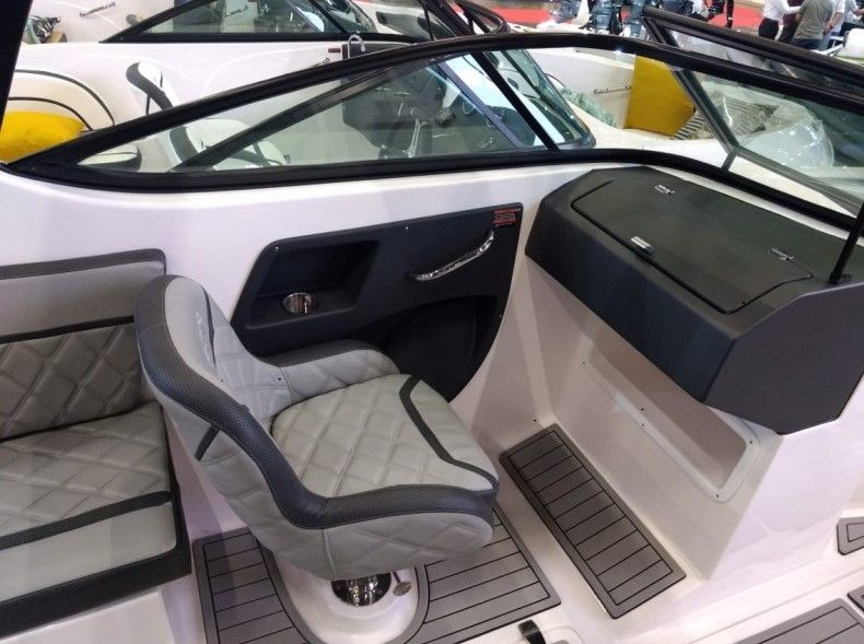 Interni del Mestra Boats M222
