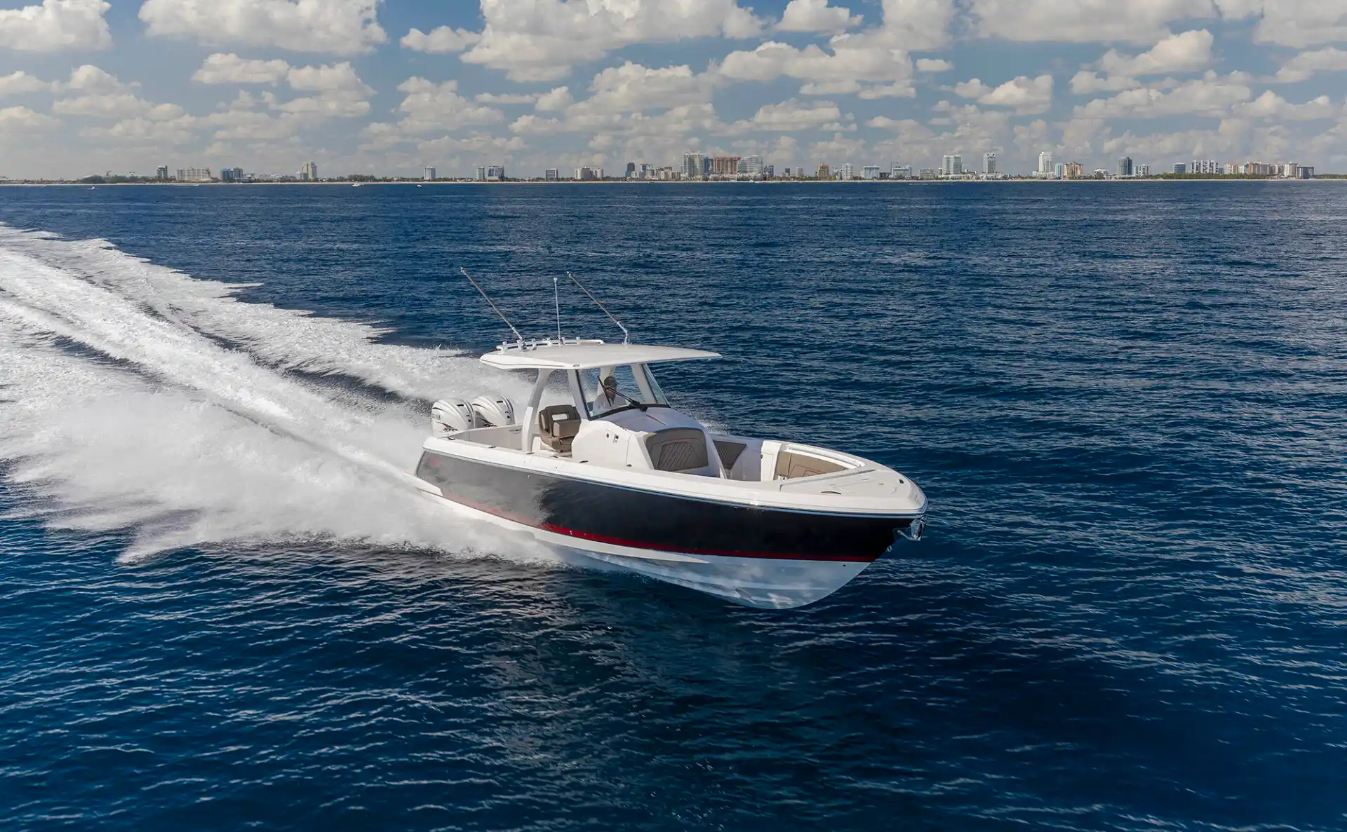 Intrepid Powerboats 345 Nomad SE