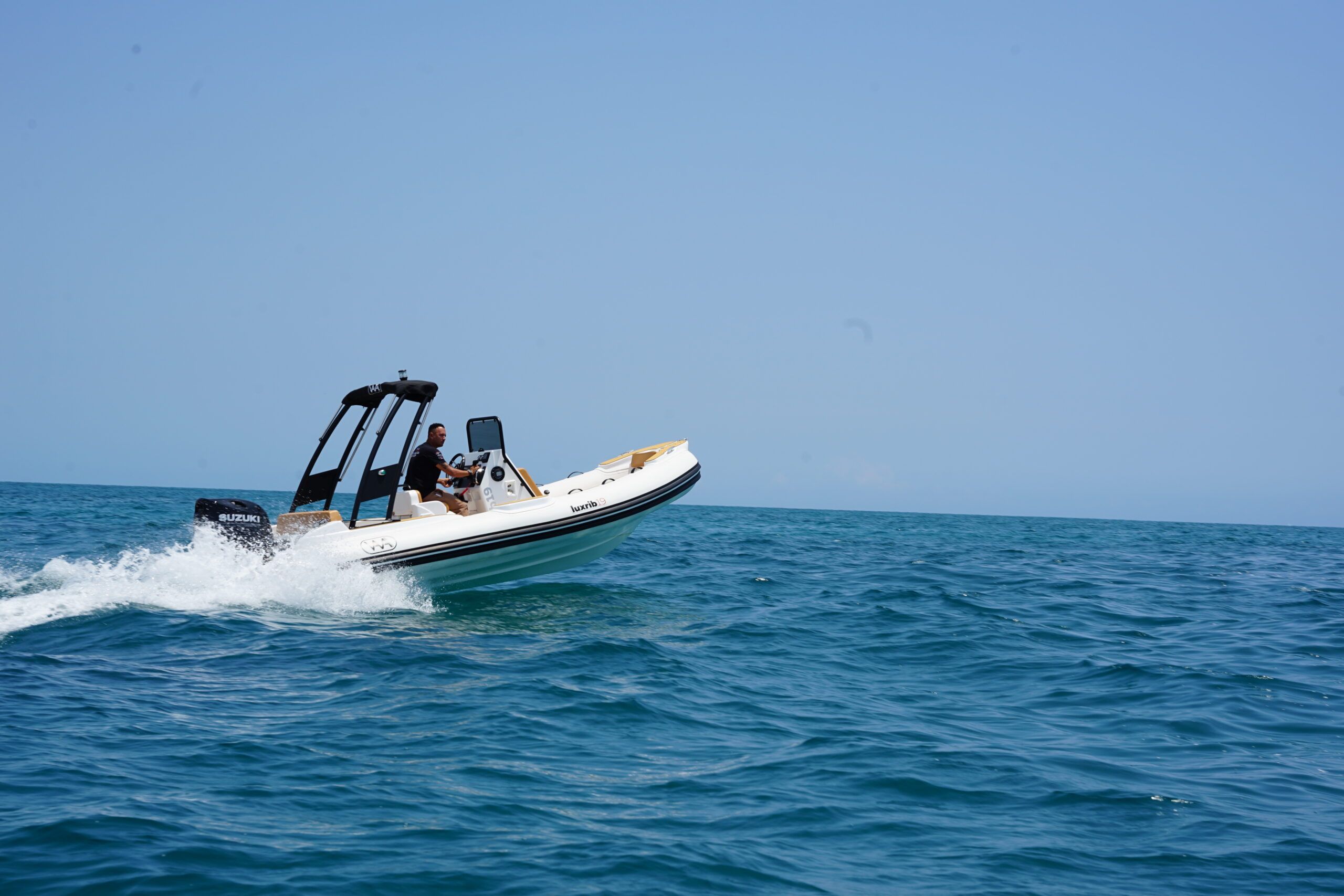 Aqvaboats Luxurib 19