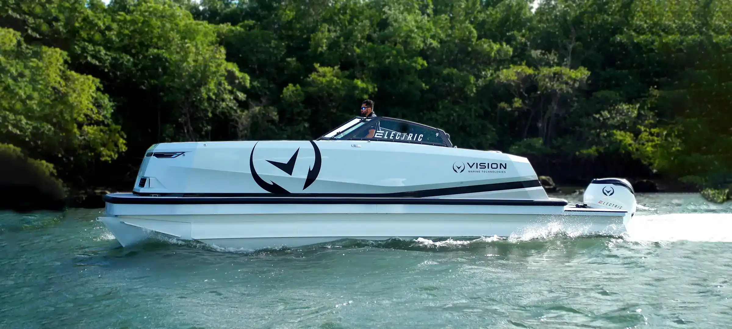 Exterior del Vision Marine SPECTR 26