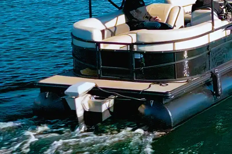 Extérieur du Vision Marine WX Tritoon