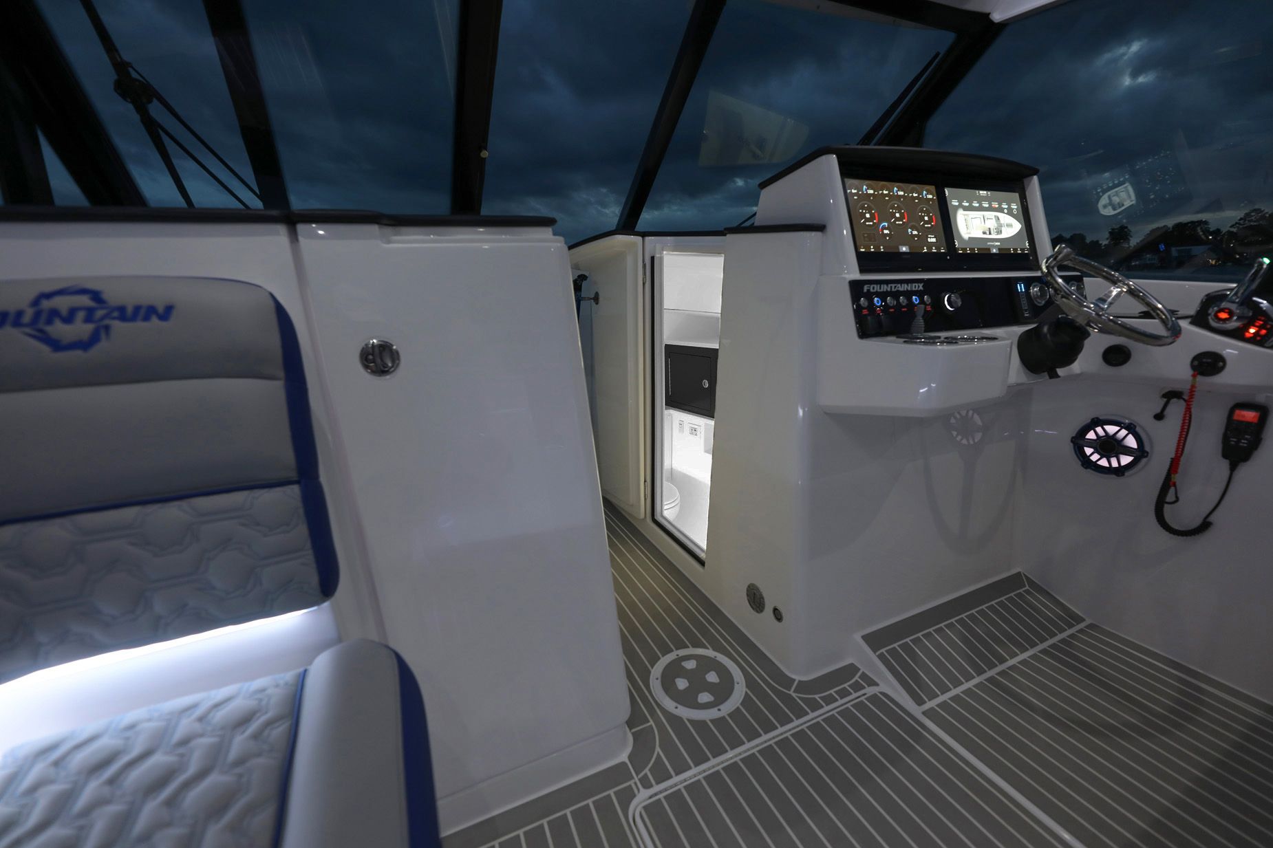Fountain Powerboats 39 DX Interior